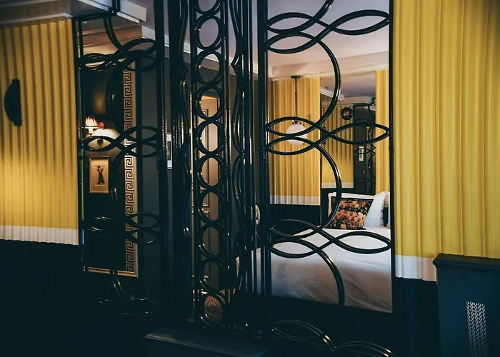La Mondaine