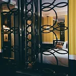 La Mondaine
